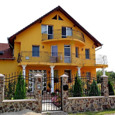 Casa Flora Ξενοδοχείο Sînmartin Εξωτερικό φωτογραφία
